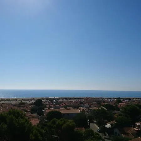 Holiday home Magnifique Maison Vue Sur La Avec Piscine Commune A 600m De La